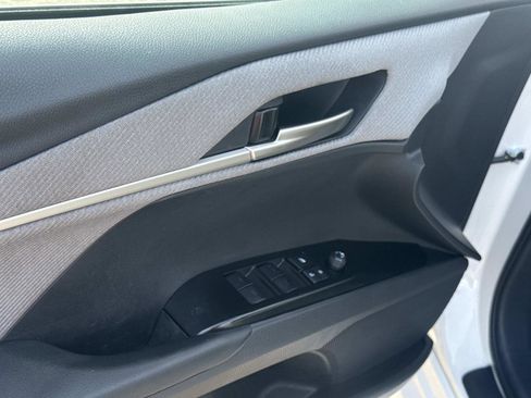 Used 2025 Toyota Camry SE FWD image 18
