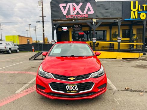 Used 2018 Chevrolet Cruze LT w/ LT Fleet Convenience Package image 2