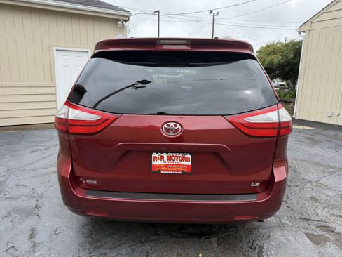Used 2017 Toyota Sienna LE FWD image 11