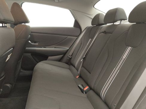 Used 2025 Hyundai Elantra SEL FWD image 18