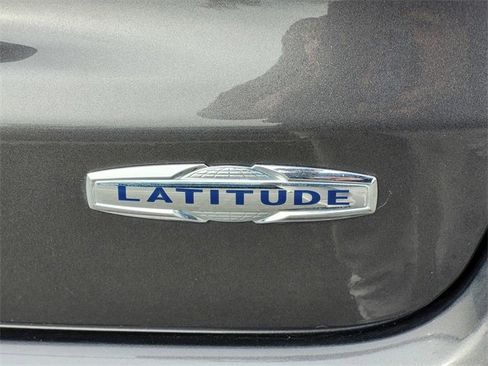 Used 2022 Jeep Compass Latitude image 13