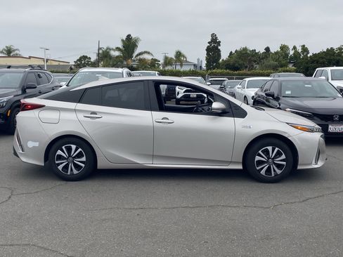 Used 2017 Toyota Prius Prime Plus FWD image 2