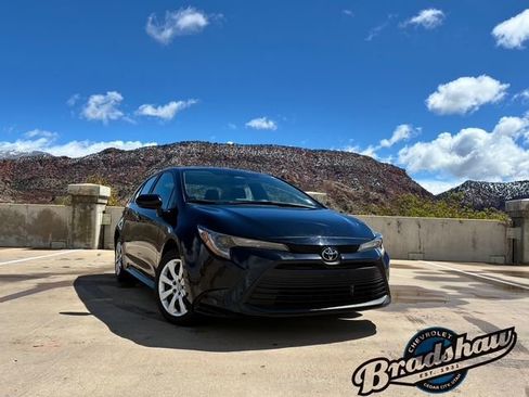 Used 2024 Toyota Corolla LE image 2