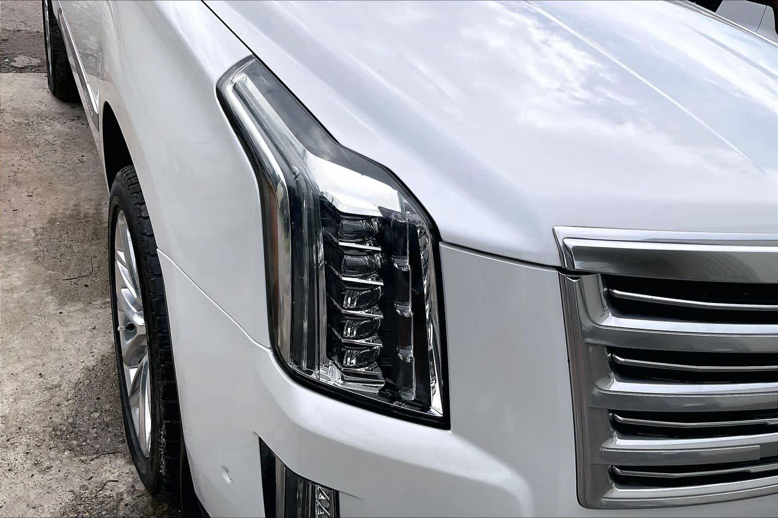 Used 2019 Cadillac Escalade Platinum RWD image 28