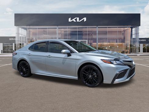 Used 2024 Toyota Camry XSE FWD image 2