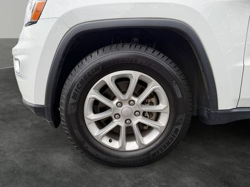 Used 2021 Jeep Grand Cherokee Laredo RWD image 4
