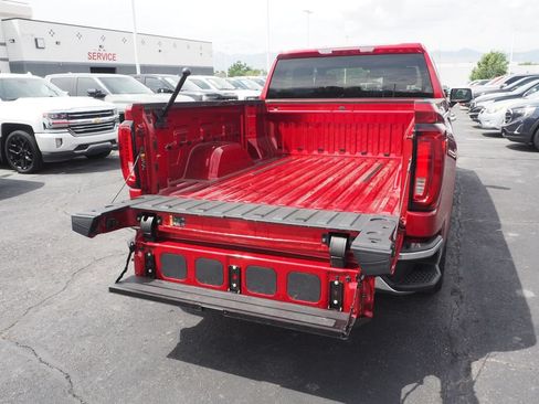 Used 2022 GMC Sierra 1500 SLT w/ SLT Convenience Package AWD/4WD image 17