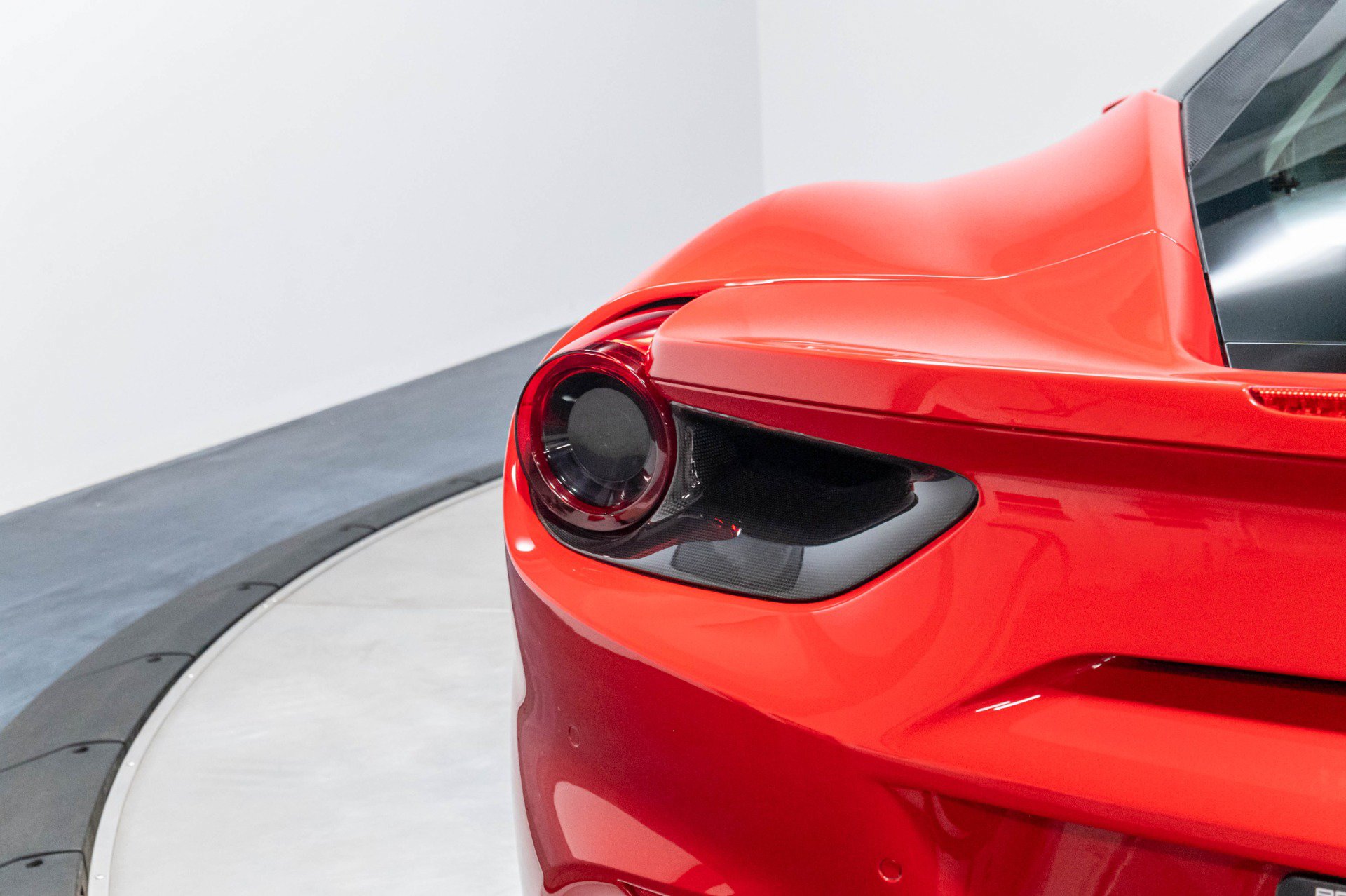 Used 2016 Ferrari 488 GTB RWD image 65