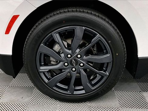 Used 2022 Chevrolet Equinox RS w/ RS Leather Package image 9