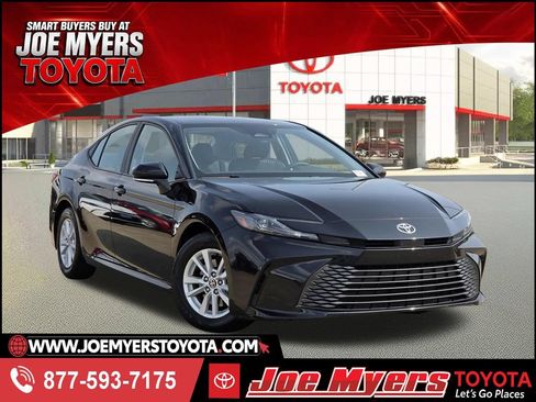 Used 2025 Toyota Camry LE w/ Convenience Package FWD image 1