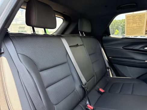 Used 2023 Chevrolet TrailBlazer RS w/ Convenience Package AWD/4WD image 32