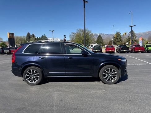 Used 2017 Volvo XC90 T6 Momentum w/ Vision Package AWD/4WD image 4