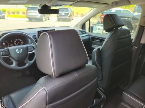 Certified 2025 Honda Odyssey Touring image 13