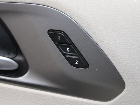 Used 2024 Chrysler Pacifica Touring-L FWD image 39