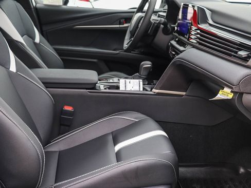 New 2026 Toyota Camry Hybrid FWD image 18
