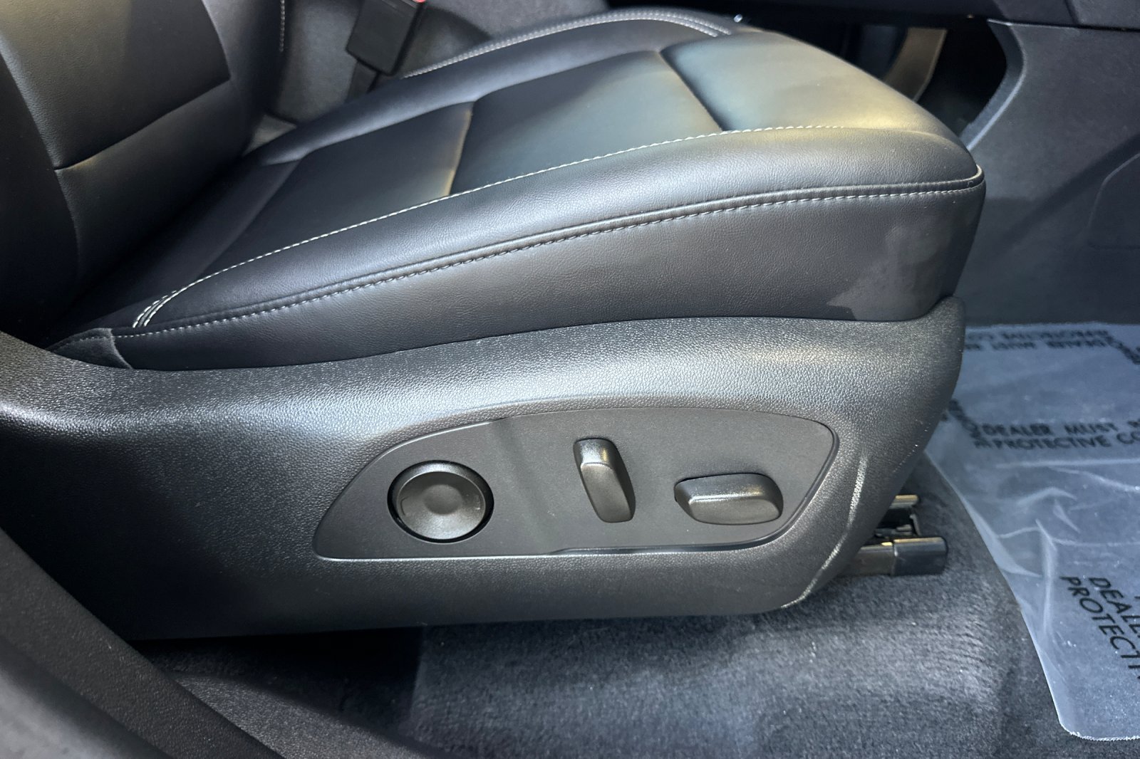 Used 2026 GMC Acadia Elevation w/ Elevation Premium Package FWD image 25