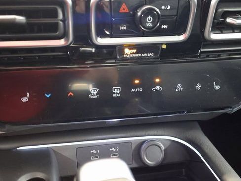 New 2026 Nissan Sentra SV w/ SV Convenience Package FWD image 19