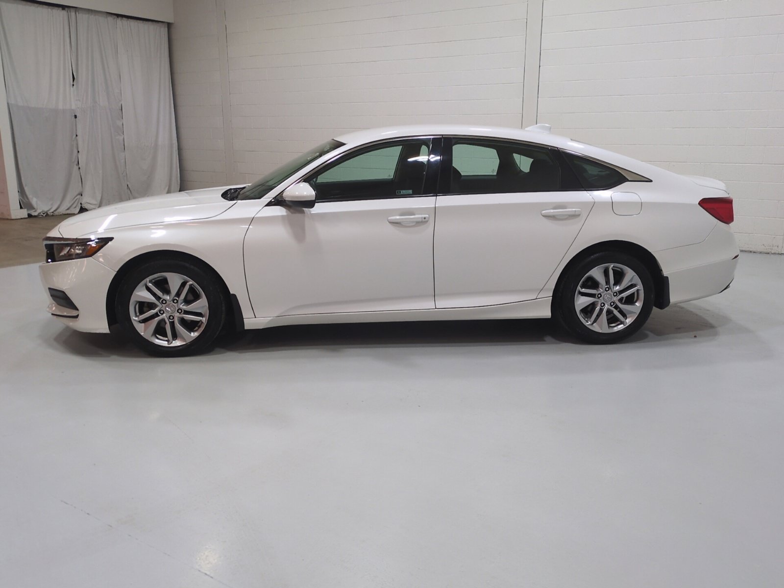 Used 2019 Honda Accord LX image 6