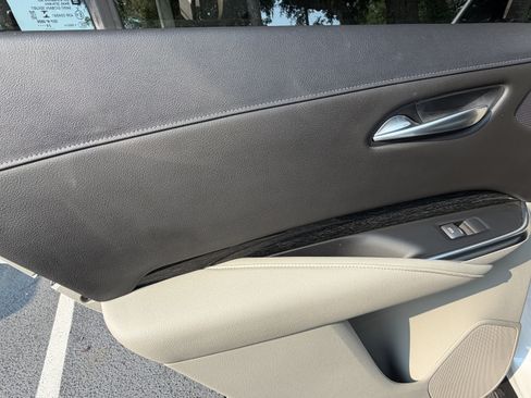 Used 2021 Cadillac XT4 Premium Luxury FWD image 30