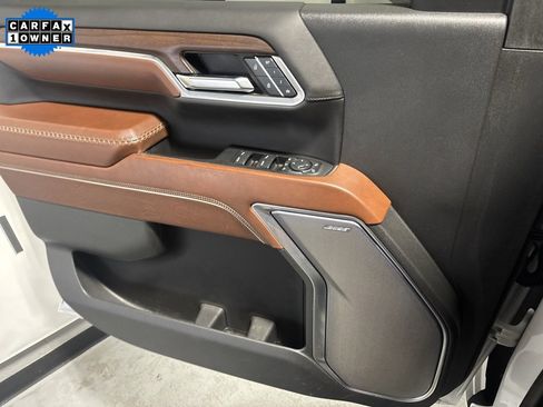 Used 2024 GMC Sierra 2500 Denali Ultimate image 11