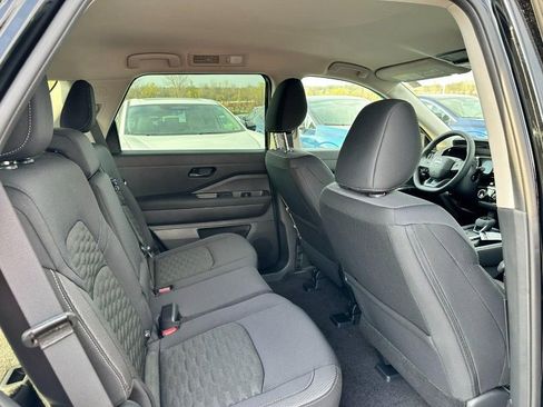 Used 2026 Nissan Pathfinder SV AWD/4WD image 4