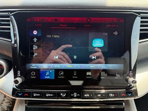 Used 2025 Jeep Wagoneer Series III w/ Premium Group I AWD/4WD image 27