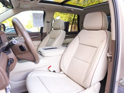 Used 2021 GMC Yukon Denali w/ Denali Premium Package image 4