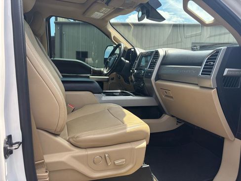 Used 2017 Ford F250 Lariat w/ Lariat Ultimate Package AWD/4WD image 9