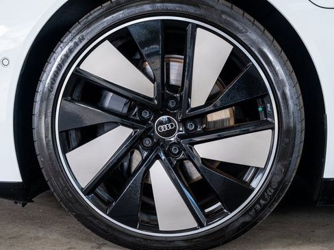 Used 2024 Audi e-tron GT Prestige image 10