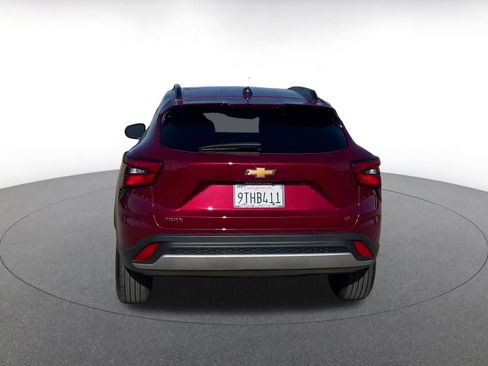 Used 2025 Chevrolet Trax LT image 11