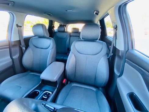 Used 2019 Hyundai Santa Fe SE image 36