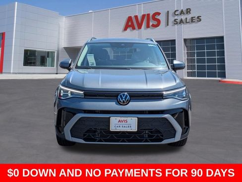 Used 2025 Volkswagen Taos SE FWD image 2
