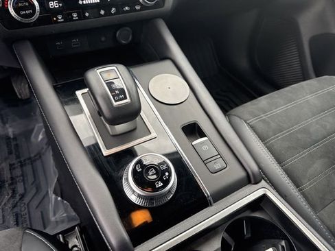 Used 2024 Mitsubishi Outlander SE image 32