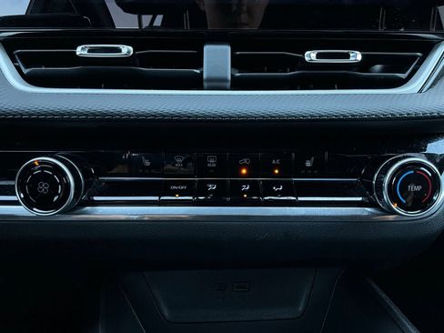 Used 2025 Chevrolet Equinox LT image 24