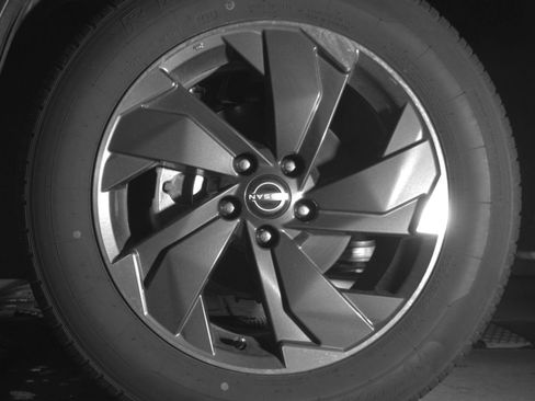 Used 2025 Nissan Rogue SV FWD image 15