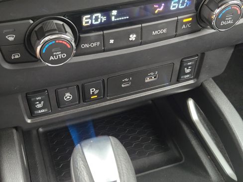 Used 2024 Nissan Frontier SV w/ SV Convenience Package image 20