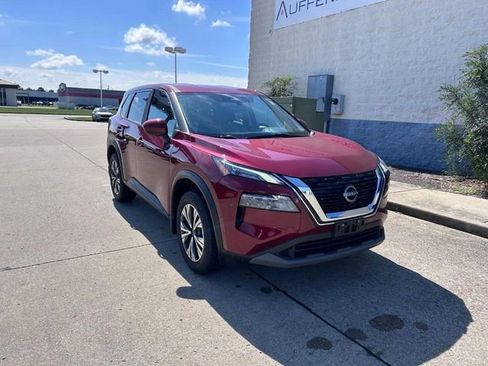 Used 2023 Nissan Rogue SV image 1