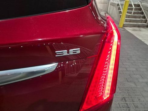 Used 2018 Cadillac XT5 Luxury w/ Driver Awareness Package AWD/4WD image 11