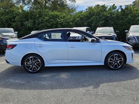 New 2025 Nissan Sentra SR image 11