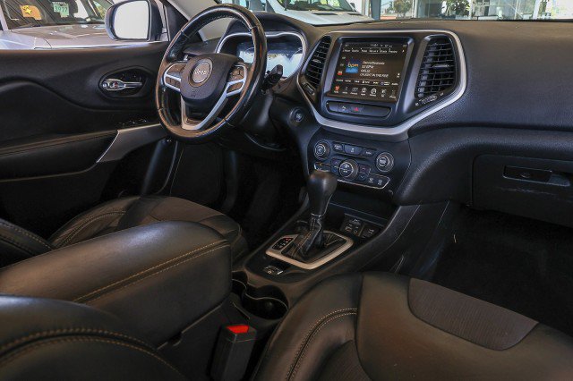 Used 2018 Jeep Cherokee Latitude Plus w/ Comfort/Convenience Group FWD image 35