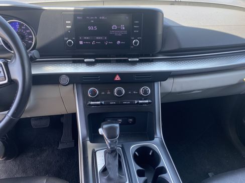 Used 2024 Kia Carnival LX FWD image 14