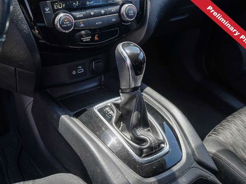 Used 2018 Nissan Rogue SV w/ Premium Package AWD/4WD image 17