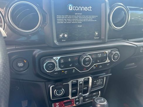 Used 2022 Jeep Wrangler Unlimited Rubicon w/ Xtreme Recon 35" Tire Package image 13