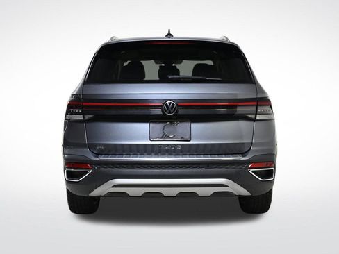 Used 2025 Volkswagen Taos SE image 4