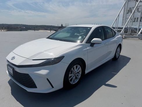Used 2025 Toyota Camry LE FWD image 7