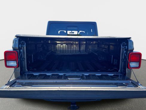 Used 2023 Jeep Gladiator Mojave AWD/4WD image 13