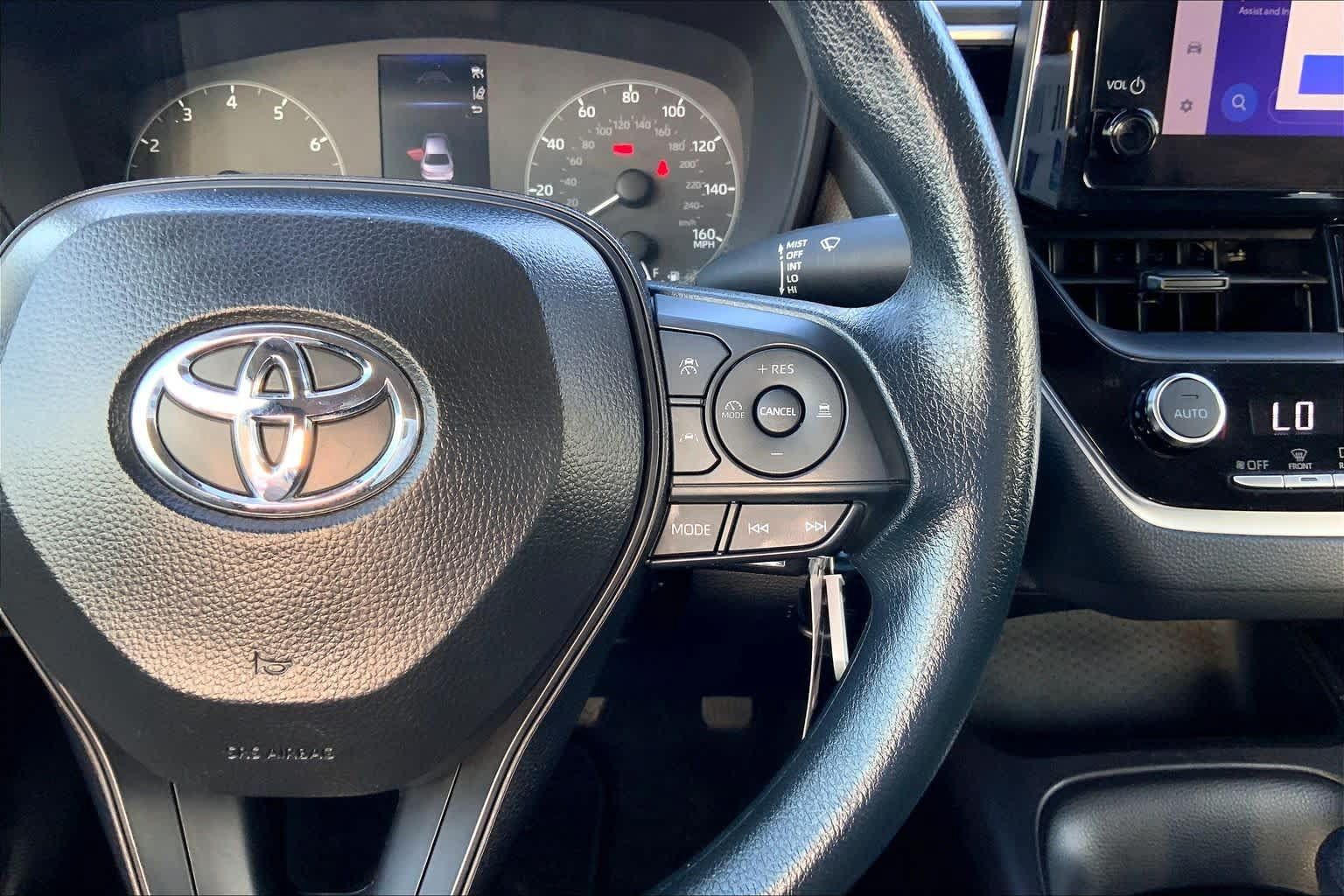 Used 2025 Toyota Corolla LE FWD image 24
