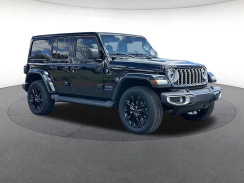Used 2025 Jeep Wrangler Sahara 4xe image 8