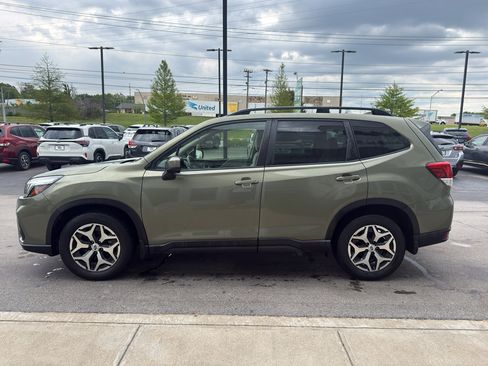 Used 2020 Subaru Forester Premium AWD/4WD image 6