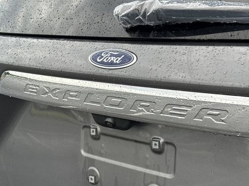 Used 2023 Ford Explorer XLT w/ Equipment Group 202A AWD/4WD image 20
